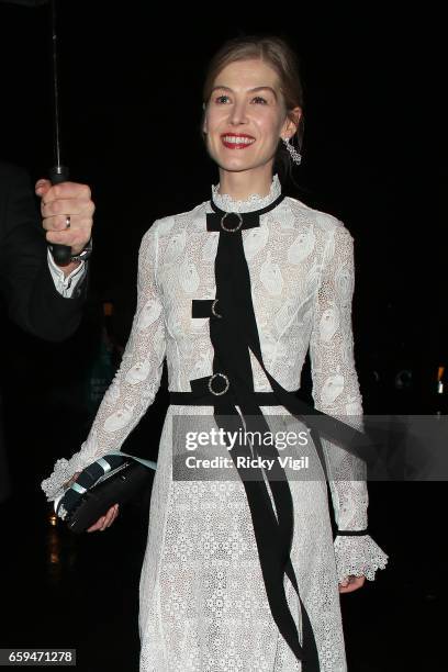 Rosamund Pike leaving The Portrait Gala 2017 - fundraising dinner held at National Portrait Gallery on March 28, 2017 in London, England.