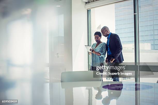 business meeting - african business fotografías e imágenes de stock