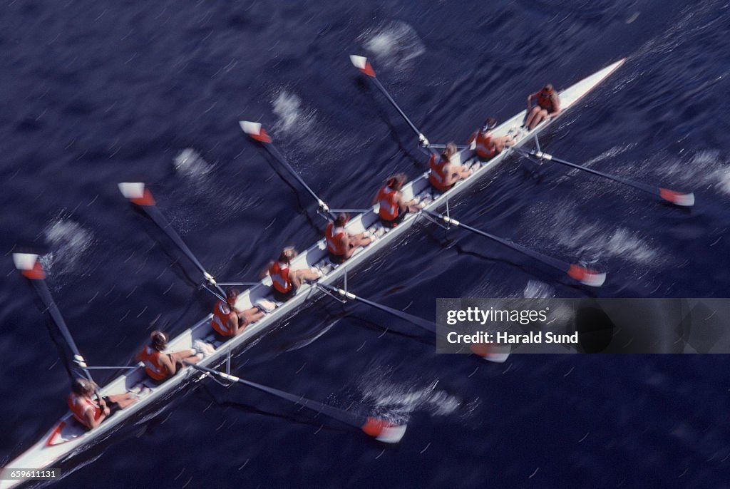 8 Woman Crew Competitive Rowing Race Foto de stock - Getty Images