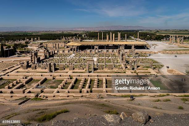 ruins of the ancient city of persepolis - persepolis stock-fotos und bilder