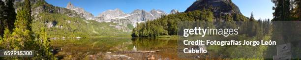 lake quetrus panoramic view - tiempo atmosférico stockfoto's en -beelden