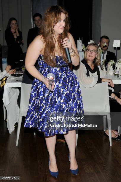 Samantha Perelman attends ACRIA 14th Annual Holiday Dinner presented by InStyle Magazine and Urban Zen at Stephan Weiss Studio on December 9, 2009 in...