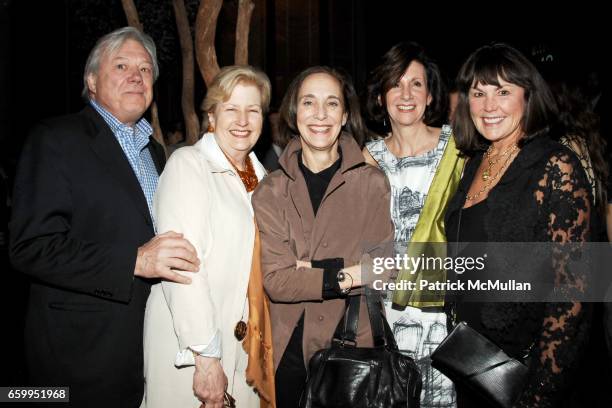 Michael Donovan, Linda Foa, Nancy Green, Deborah Burns and Martha Sturdy attend METROPOLITAN HOME presents D100 with David Rockwell to benefit...