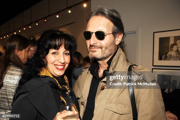 Linda Tepper and guest attend MINA GALLERY Hosts SAM BASSETT and BOBBY GROSSMAN at Mina Gallery on May 14, 2009 in New York City.