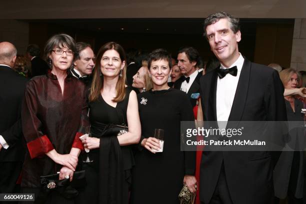 Domitille Loyrette, Sue Devine, Jennifer Mitchell and Henri Loyrette attend American Friends of The Louvre Honor I.M. PEI And The 20th Anniversary of...