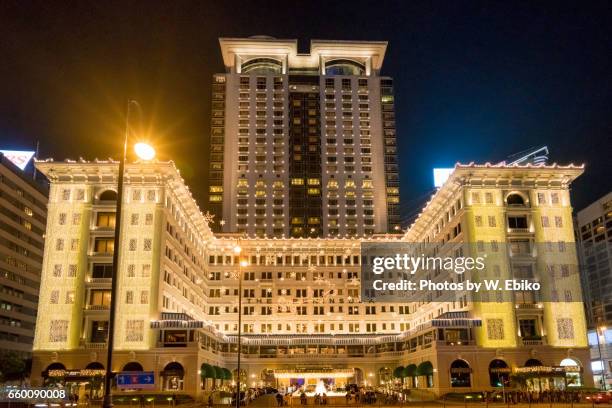 peninsula hotel at night - 宿屋 stock pictures, royalty-free photos & images