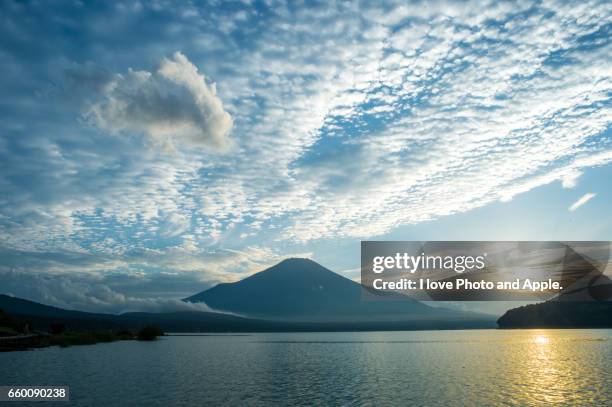fuji view at lake yamanaka - シルエット - fotografias e filmes do acervo