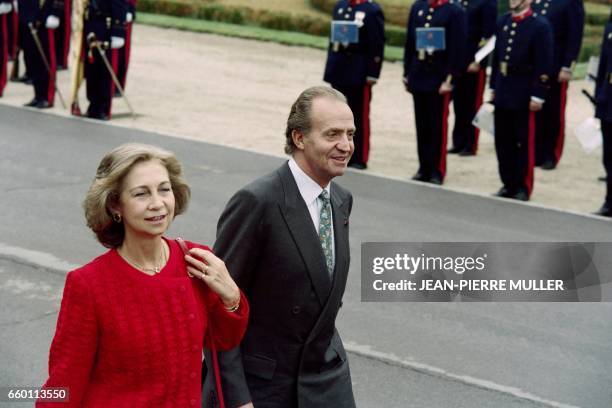 Spanish King Juan Carlos and Queen Sofia welcome Japanese imperial family upon their arrival at the Pardo Palace in Madrid on October 10, 1994. The...