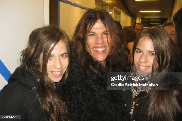 Danielle Weimer R 18 Jessica And Danielle Weiner Stock Photos, High-Res Pictures, and ...