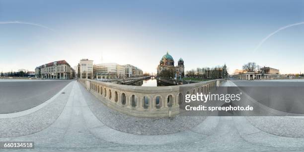 360° panoramic view of berlin cathedral and museum island - 360 fotografías e imágenes de stock