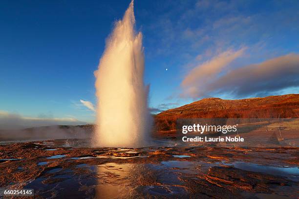 strokkur geysir erupting, haukadalur - geyser stock pictures, royalty-free photos & images