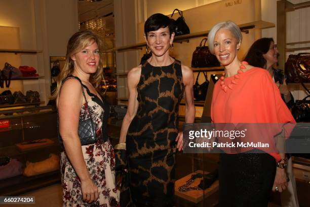 Abby Weisman, Amy Fine Collins and Linda Fargo attend Modo for Jennifer Creel at Bergdorf Goodman on June 24, 2009 in New York City.