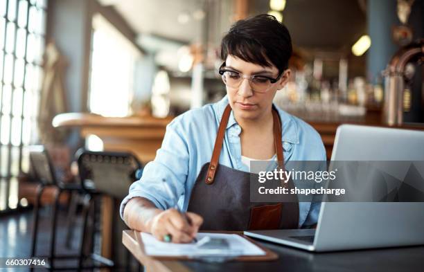 succesvol ondernemerschap neemt hard werken en planning - business inventory computer stockfoto's en -beelden