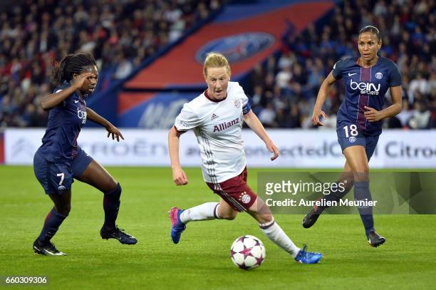 Melanie Behringer of Bayern Munich runs with the ball during the Champions League match between Paris Saint Germain and Bayern Munich at Parc des...