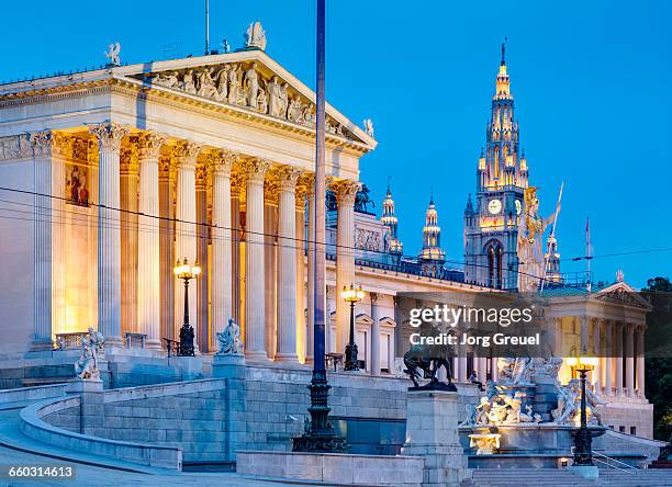 austrian parliament building at dusk - vienna austria 個照片及圖片檔