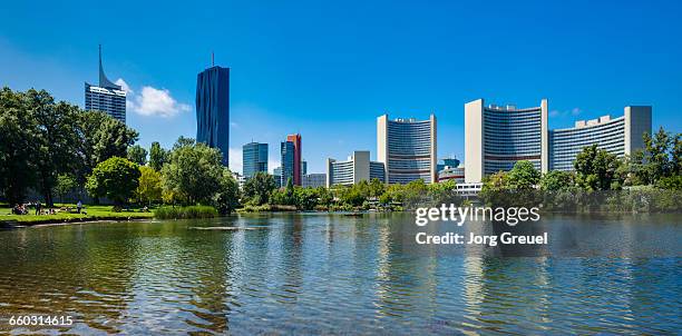 donau city - uno ストックフォトと画像