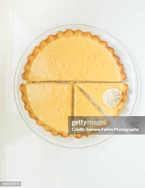 tarte au citron - cake slices stock-fotos und bilder