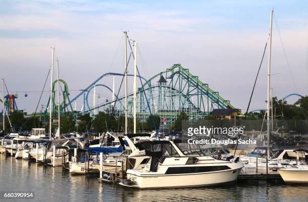 amusement park and harbor, cedar point amusement park, sandusky, ohio, united states - amusement park ohio stock-fotos und bilder