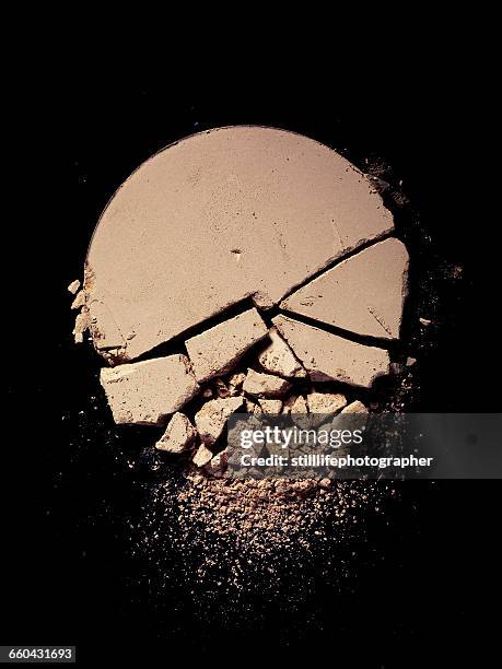 crushed powder foundation - foundation make up stock pictures, royalty-free photos & images