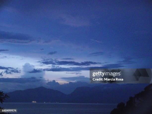 blue landscape - noite fotografías e imágenes de stock