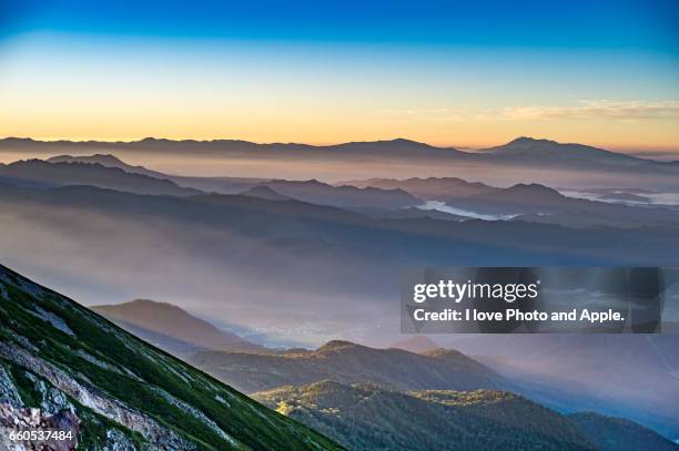 mountain landscape - hakuba fotografías e imágenes de stock
