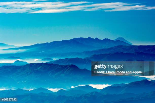 mountain landscape - hakuba fotografías e imágenes de stock