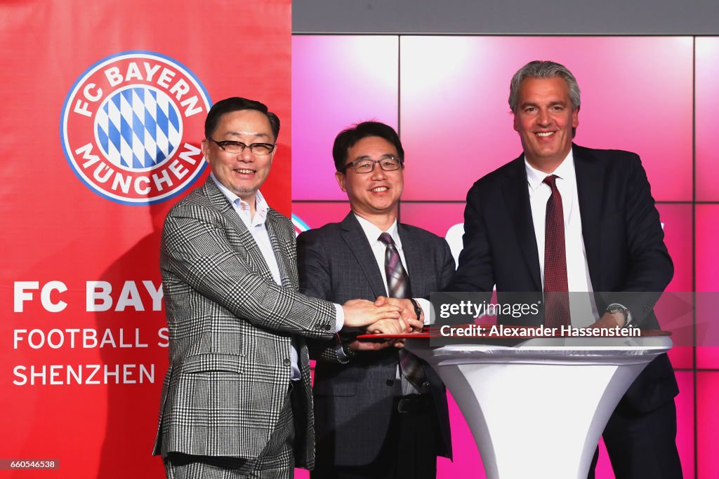 Press Conference - FC Bayern Football School In China