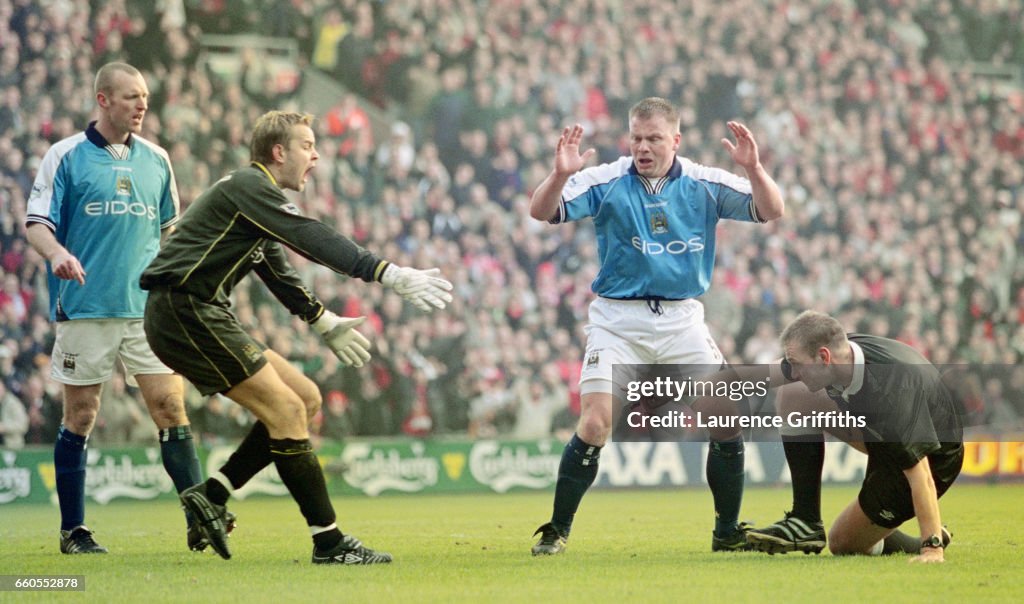 Liverpool v Manchester City FA Cup 5th Round 2001
