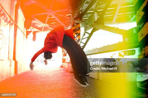 a business woman is backflipping - backflipping imagens e fotografias de stock