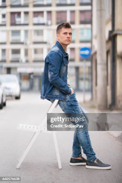 moderne denim - designerkleding stockfoto's en -beelden
