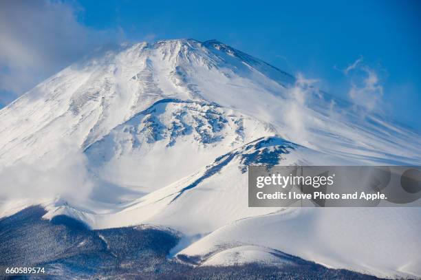 fuji covered in snow - 裾野市 stock pictures, royalty-free photos & images