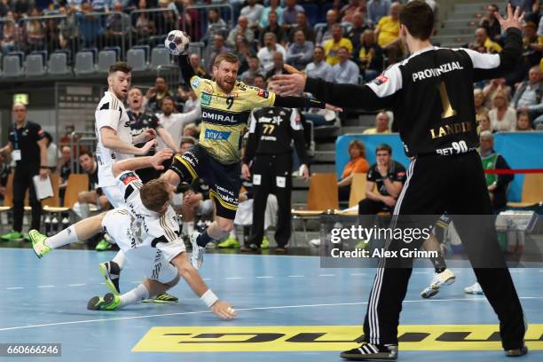 Goalkeeper Niklas Landin Jacobsen of Kiel is challenged by Gudjon Valur Sigurdsson of Rhein-Neckar Loewen during the EHF Champions League Quarter...