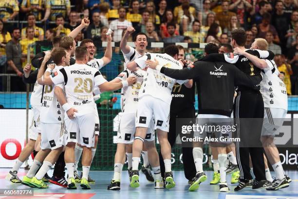 Players of Kiel celebrate after the EHF Champions League Quarter Final Leg 2 match between Rhein Neckar Loewen and THW Kiel at SAP Arena on March 30,...