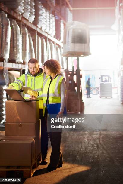 warehouse manager with supervisor - ware house worker forklift stock pictures, royalty-free photos & images