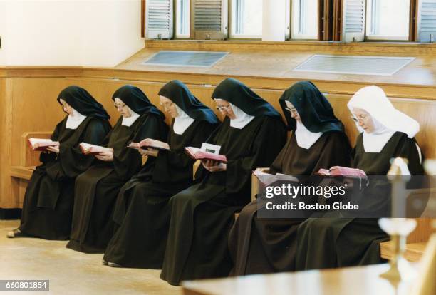 Carmelite nuns pray during their afternoon service at their monastery in Danvers, MA on Apr. 6, 1993.