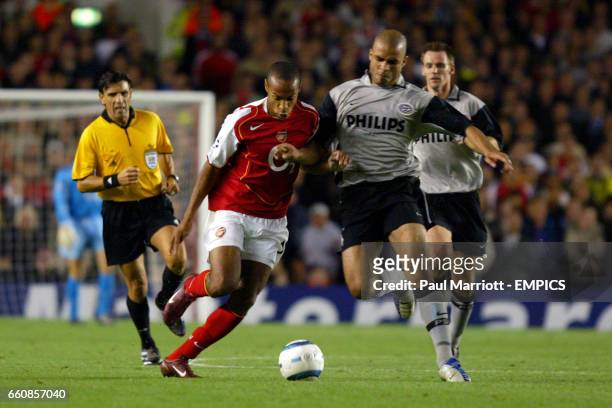 Arsenal's Thierry Henry and PSV Eindhoven's Alex Rodrigo Dias da Costa battle for the ball