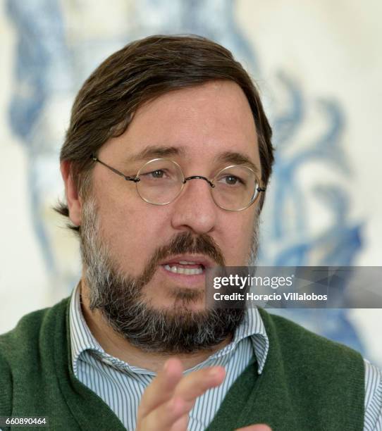 Antonio Costa, Publisher of ECO 'Economy On Line', talks to members of Portugal's Foreign Press Association on March 30, 2017 in Lisbon, Portugal....