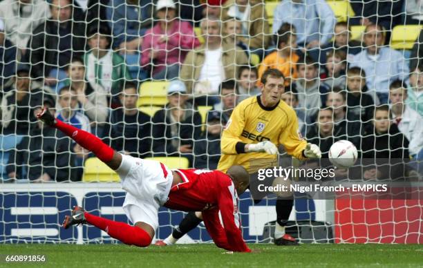 Graham Stack Leeds 142 Marlon Graham Photos & High Res Pictures - Getty Images
