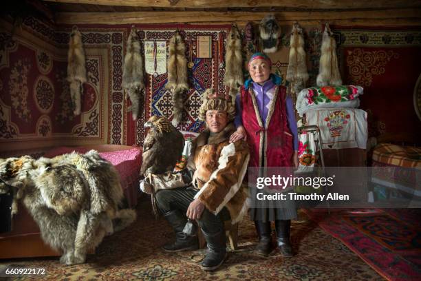 kazakh eagle hunters nomadic migration - itinerant stock-fotos und bilder