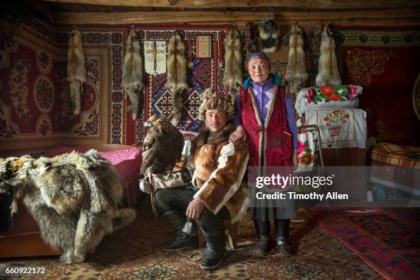 kazakh eagle hunters nomadic migration - independent mongolia stock pictures, royalty-free photos & images