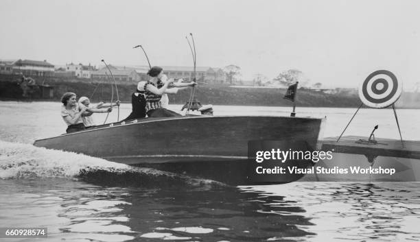 42 Speed Boat Drawing Stock Photos, High-Res Pictures, and Images - Getty  Images