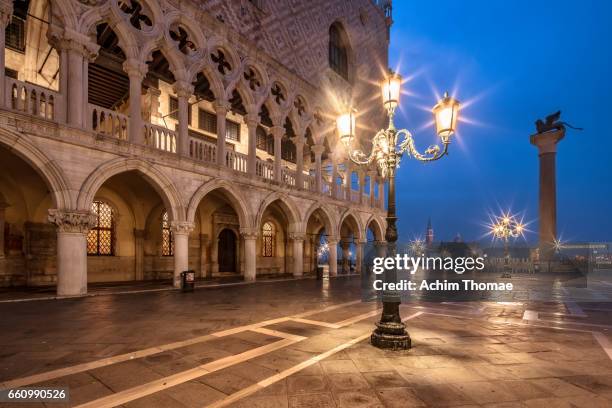 piazza san marco, venice, italy, europe - turm bauwerk 個照片及圖片檔