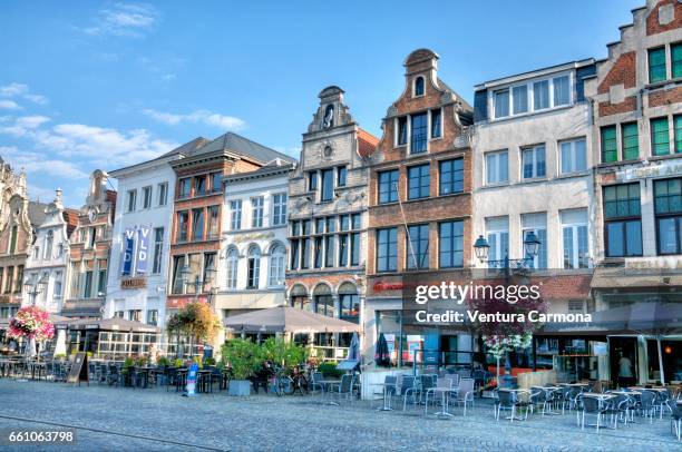 main square in mechelen - belgium - städtischer platz fotografías e imágenes de stock