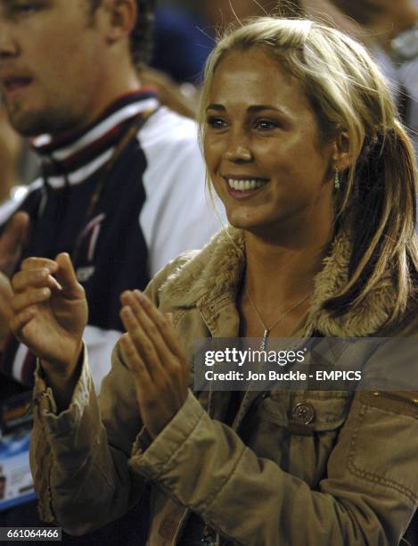 Bec Cartwright from Home and Away watches Lleyton Hewitt defeat Juan Ignacio Chela