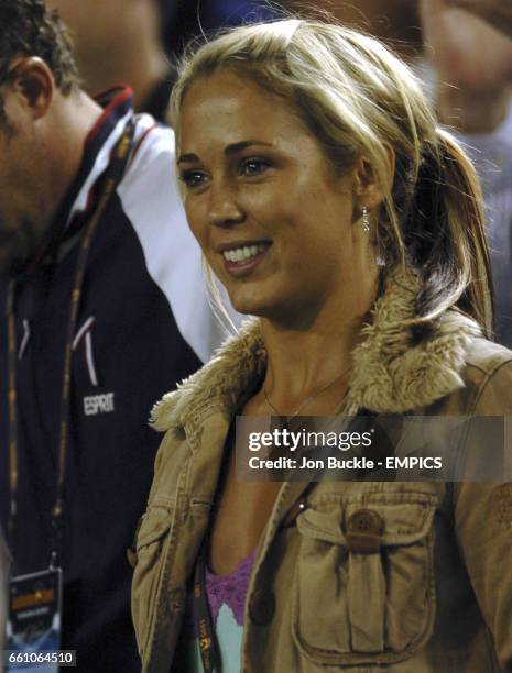 Bec Cartwright from Home and Away watches Lleyton Hewitt defeat Juan Ignacio Chela