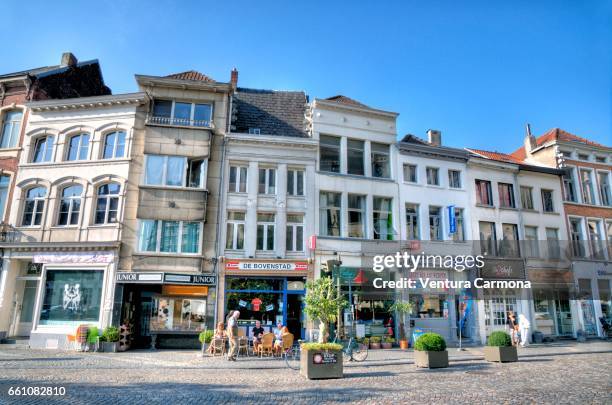 main square in mechelen - belgium - städtischer platz - fotografias e filmes do acervo