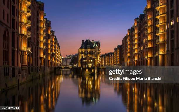 wasserschloss - paesaggio urbano stockfoto's en -beelden