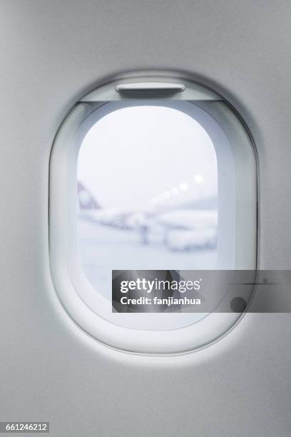 view seen through  airplane window - flugzeug fenster stock-fotos und bilder