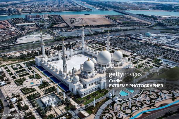 sheikh zayed mosque in abu dhabi - sheikh zayed grand mosque stock pictures, royalty-free photos & images