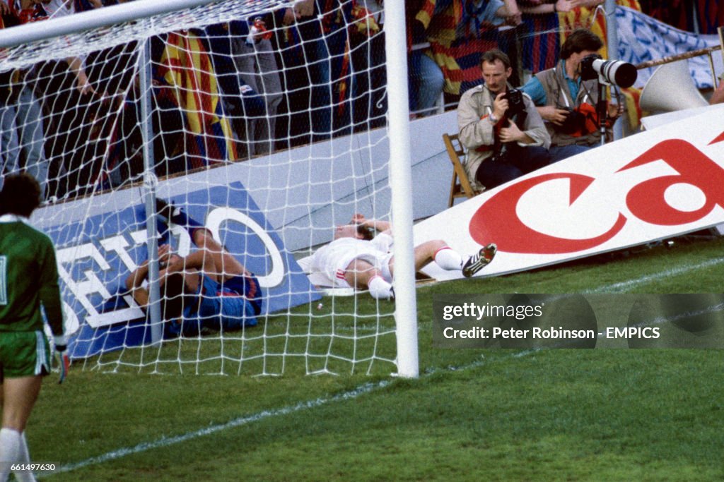 Soccer - European Cup - Final - Steaua Bucharest v Barcelona - Estadio Ramon Sanchez Pizjuan, Sevilla